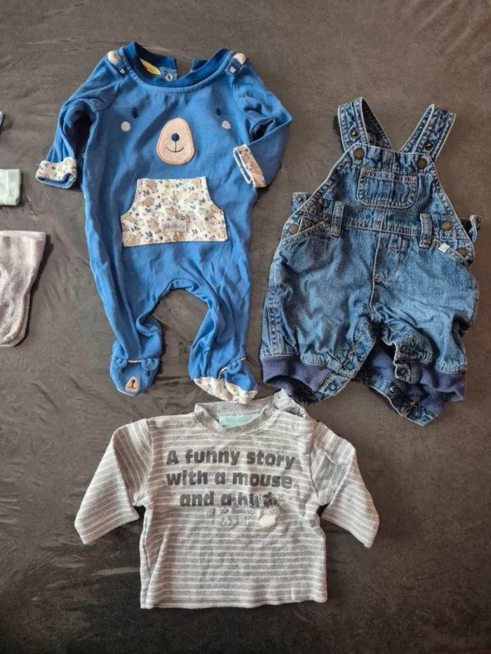 Lot vêtements 0-1 mois garçon - photo numéro 2