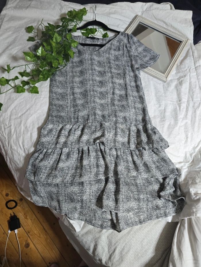Jolie robe Etam noire et blanche à volants -Taille 36 - photo numéro 7