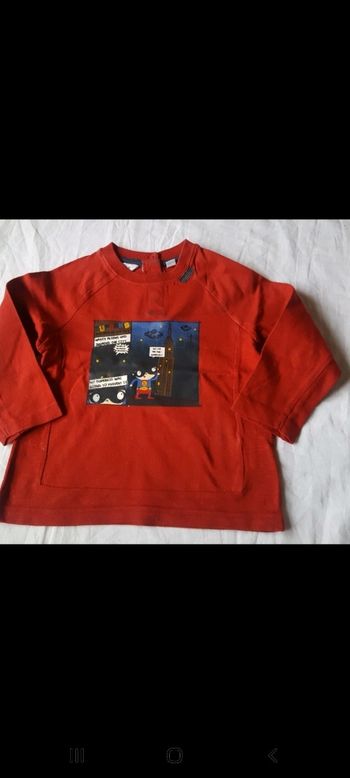 T-shirt manches longues rouge motif super héros en 18 mois