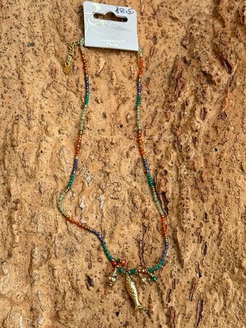 Collier réglable grigri poisson acier inoxydable or habaha paris perles naturelles multicolores