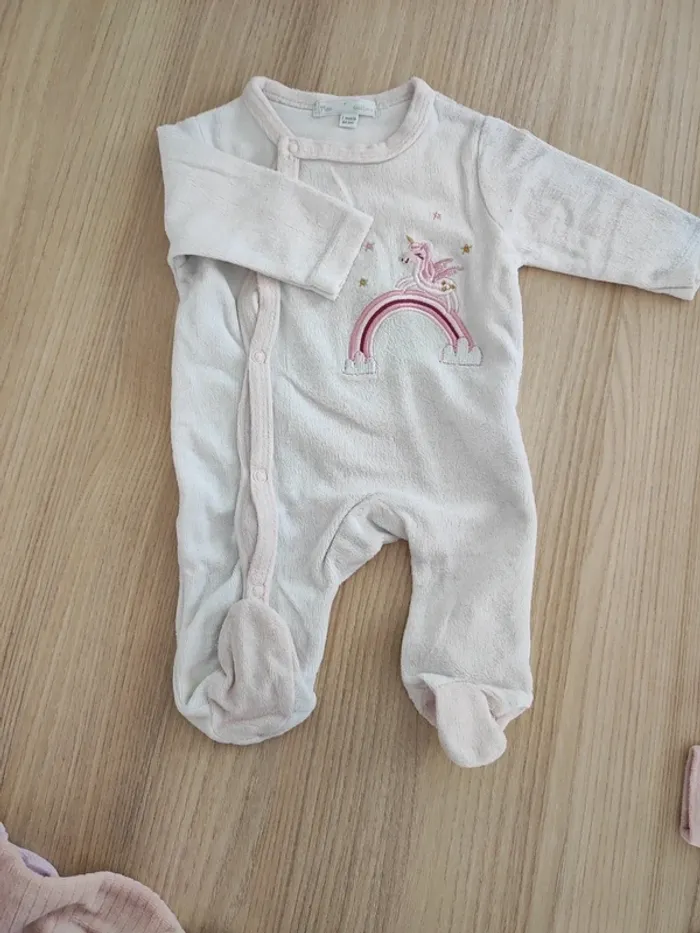 Lot 8 pyjamas 1 mois - photo numéro 5