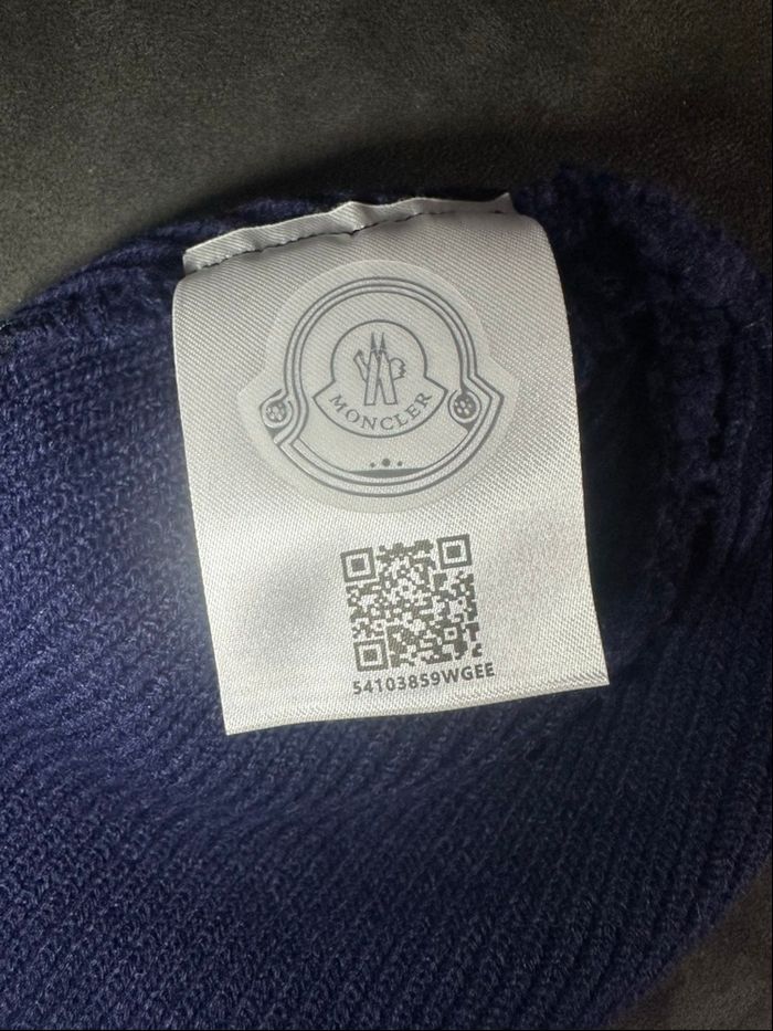 Bonnet Moncler – Bleu Marine Logo Blanc - photo numéro 6