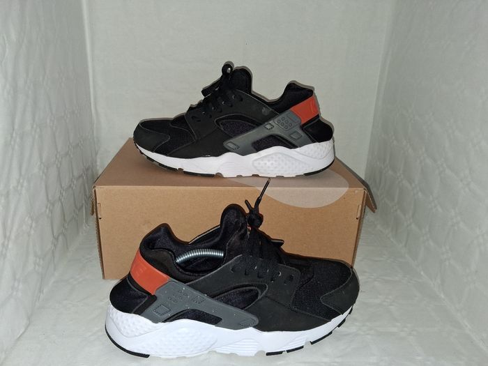 Baskets Nike huarache taille 38.5