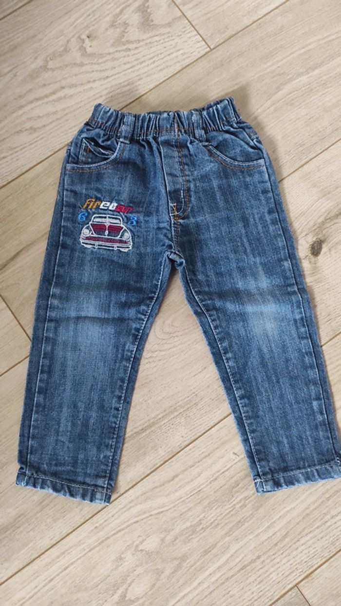 Jean voiture brodé taille élastique confortable pour l'enfant