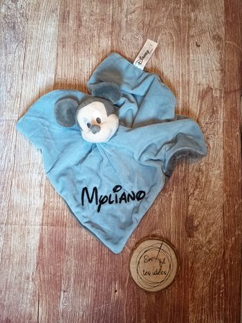 doudou mickey bleu gris a personnaliser au prénom de bébé 