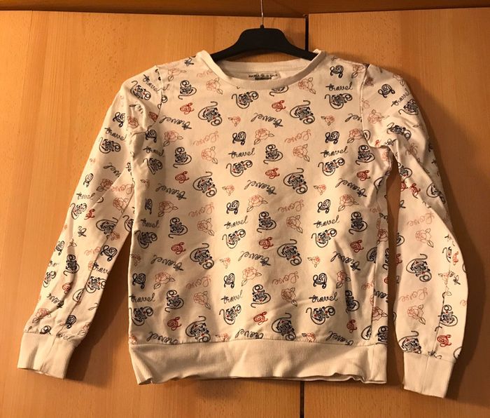 Pull blanc.