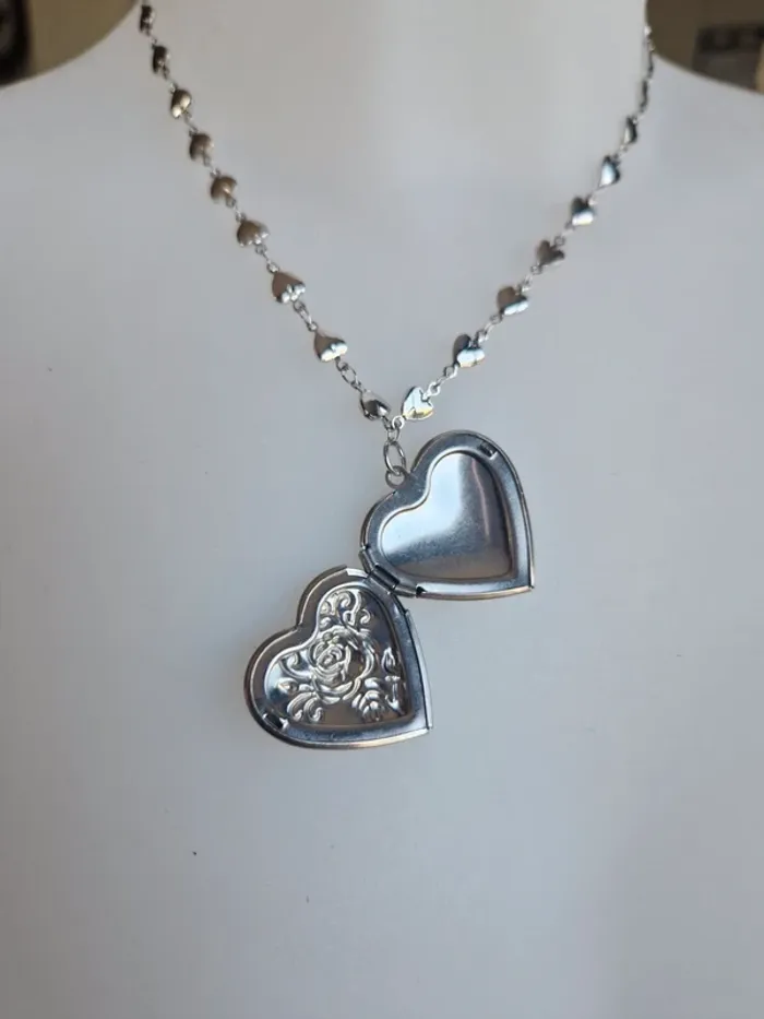 Collier fantaisie argenté pendentif Médaillon coeur avec rose - photo numéro 2
