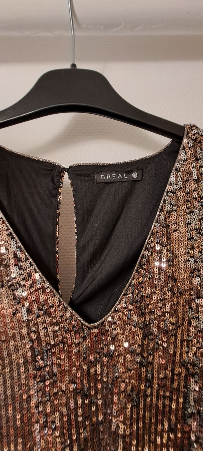 Robe dorée à sequins - photo numéro 2