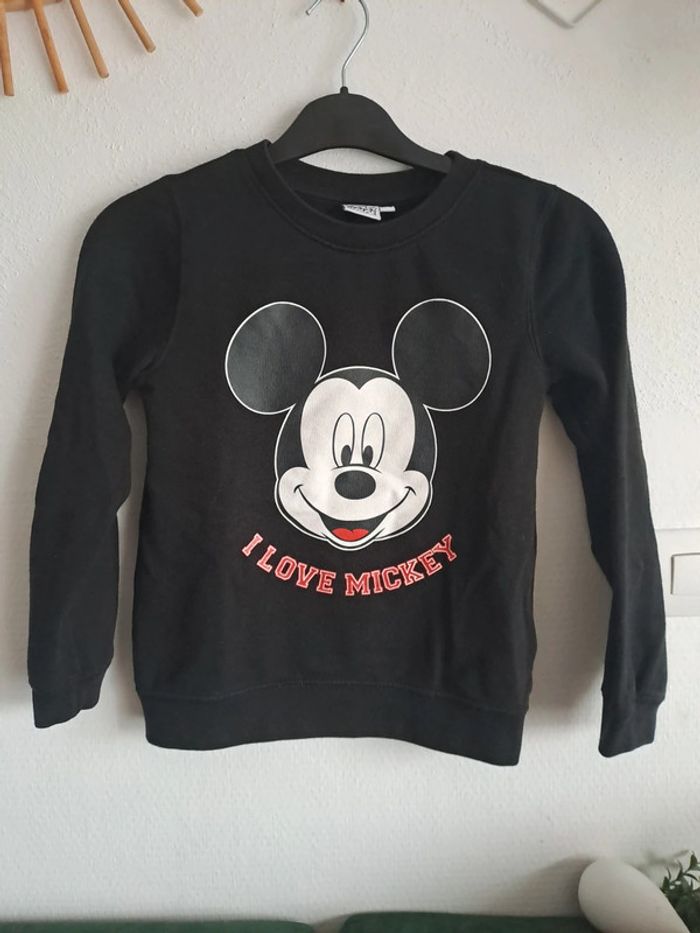 Sweat noir Mickey disney 122 cm 8 ans hiver