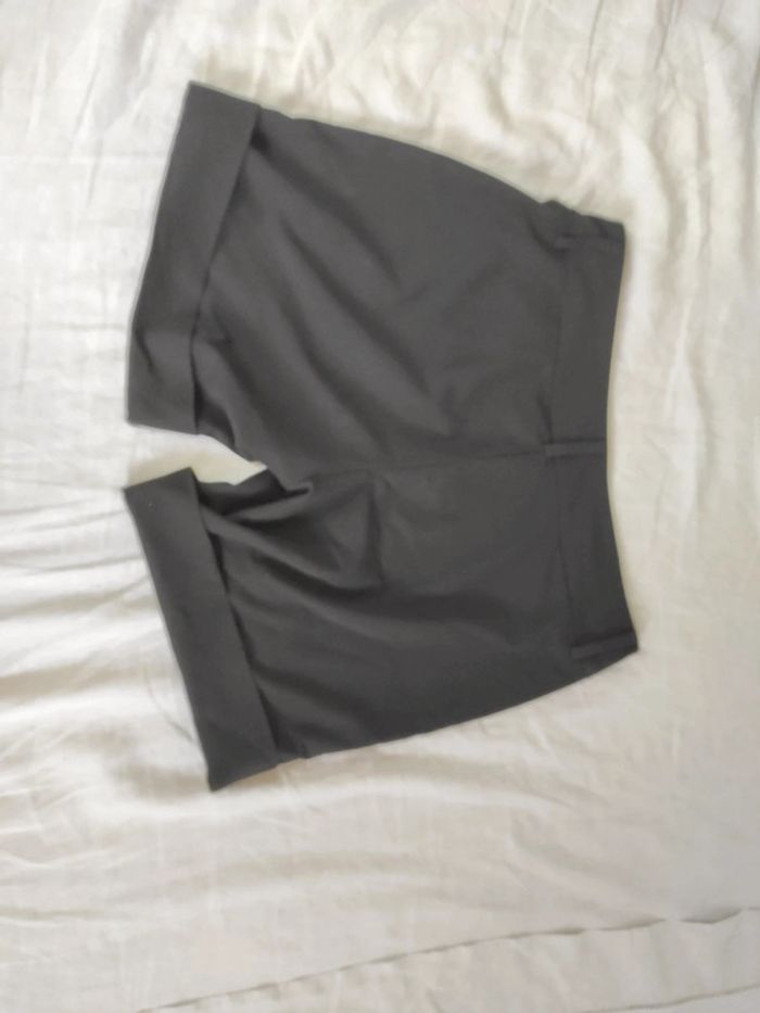 Short à ourlet noir Pimkie taille 40 - photo numéro 2