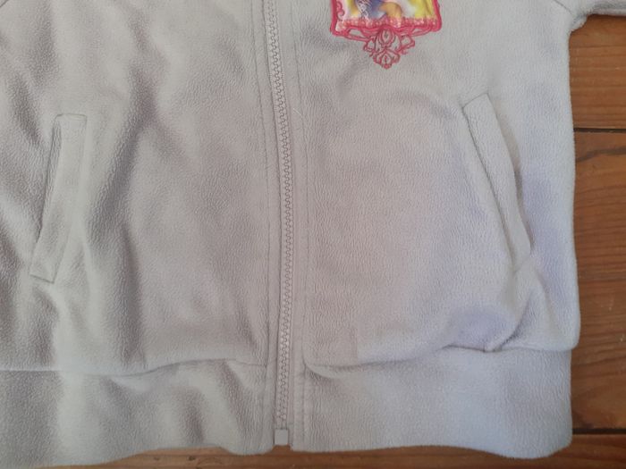 Veste polaire rose clair motif Princesse - photo numéro 3