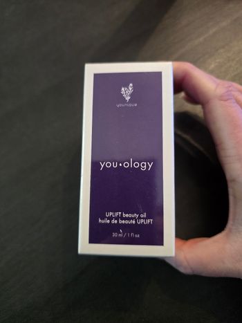 Huile de beauté UPLIFT Younique neuve 