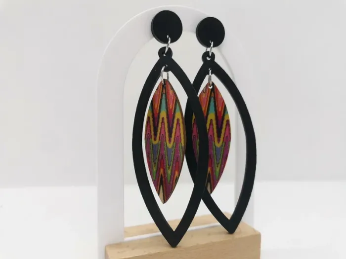 Paire de boucles d'oreille ovales motifs aztèques - photo numéro 3