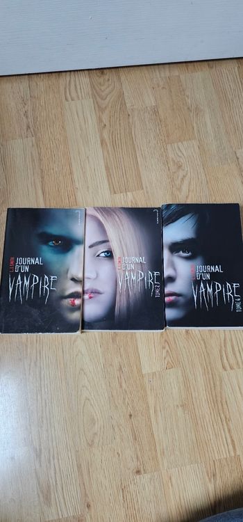 Lot livres journal d'un vampire tome 1 , 2 et 4