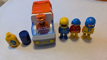 Camion poubelle et 3 personnages playmobil 123