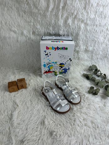 Paire de sandales argentés et blanches Babybotte taille 28