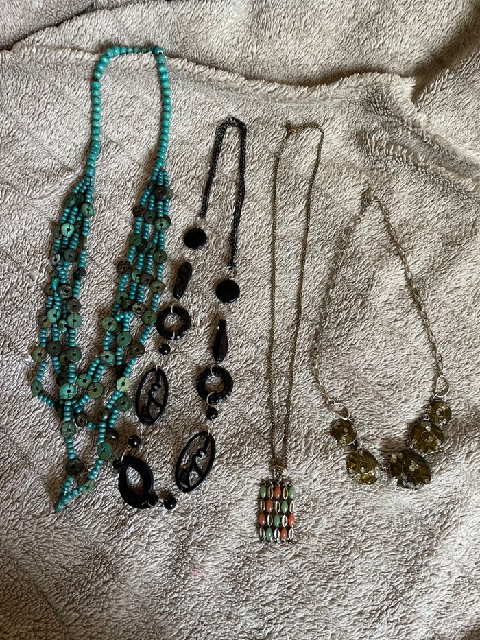 Lot collier de 4