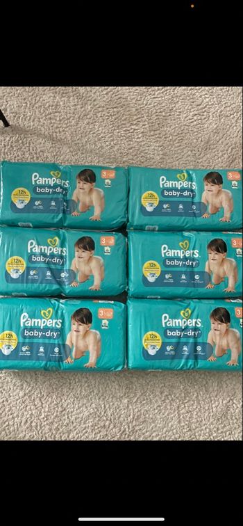 Six paquets de couches Pampers taille 3