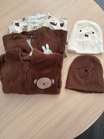 Lot de 3 pyjamas + 2 bonnet