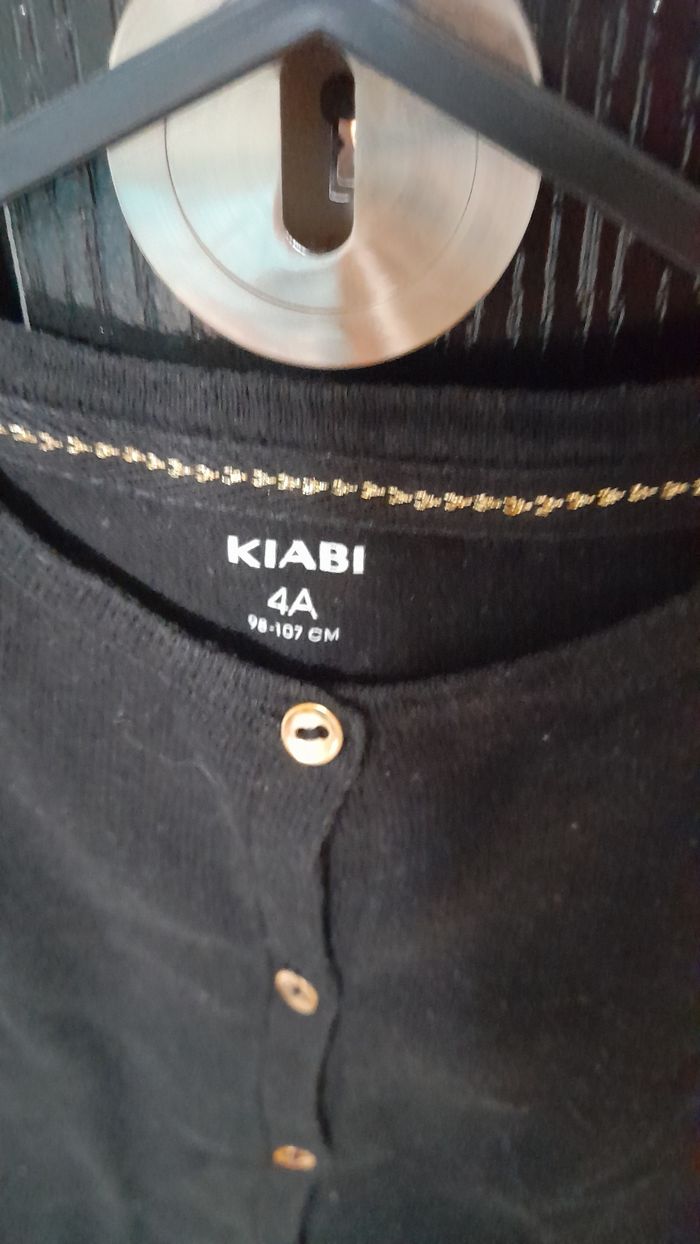 Lot gilets fille 4ans - photo numéro 3