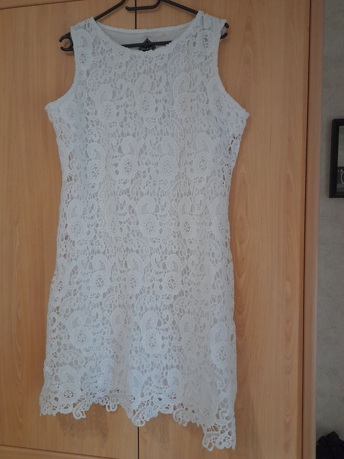 Robe à dentelle Blanc du Nil taille 5 (42/44)état neuve