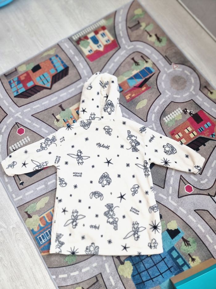 Pull disney parfait état 7ans - photo numéro 3