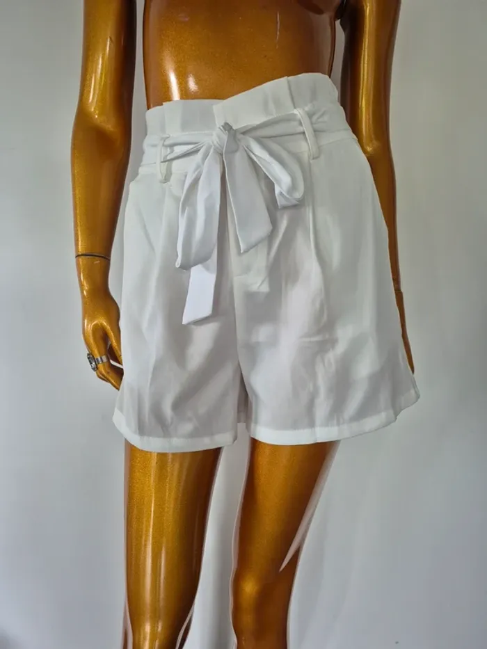 Short Blanc avec ceinture et poches Femme Taille S/36