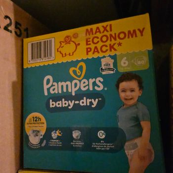 Lot de 2 cartons couches pampers taille 6 
