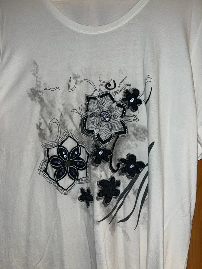 Tee shirt blanc manches courtes à motif 44 - photo numéro 2