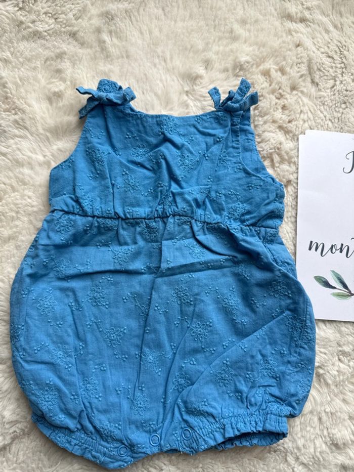 Barboteuse fleur à dentelle petit noeud papillon bleu 3 mois - photo numéro 2