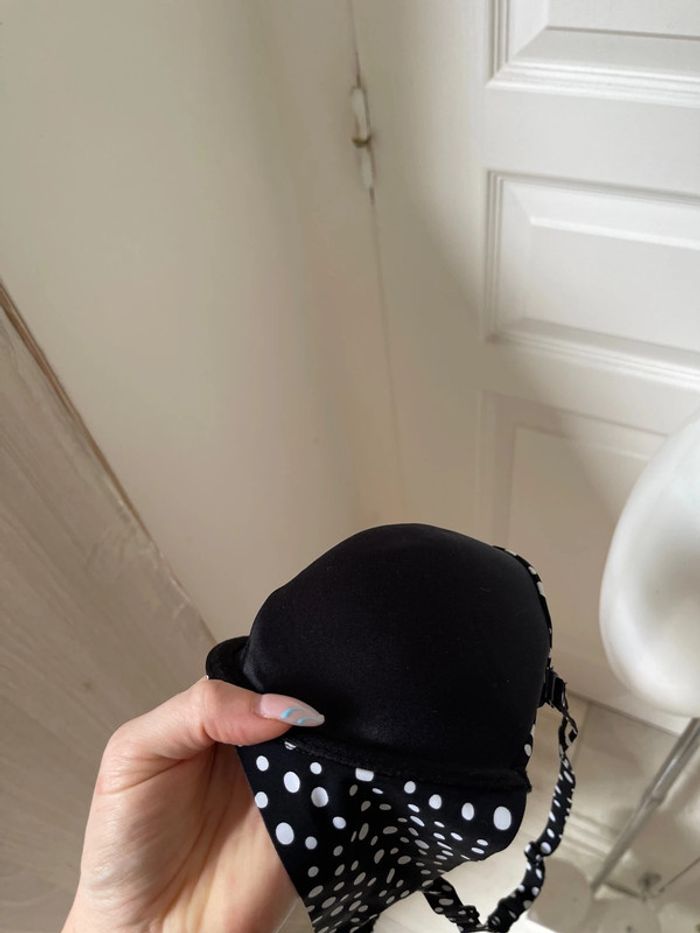 Soutien-gorge à pois - photo numéro 11