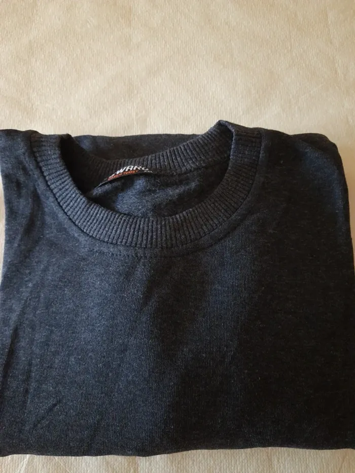 Pull leger taille XXL. Tbe