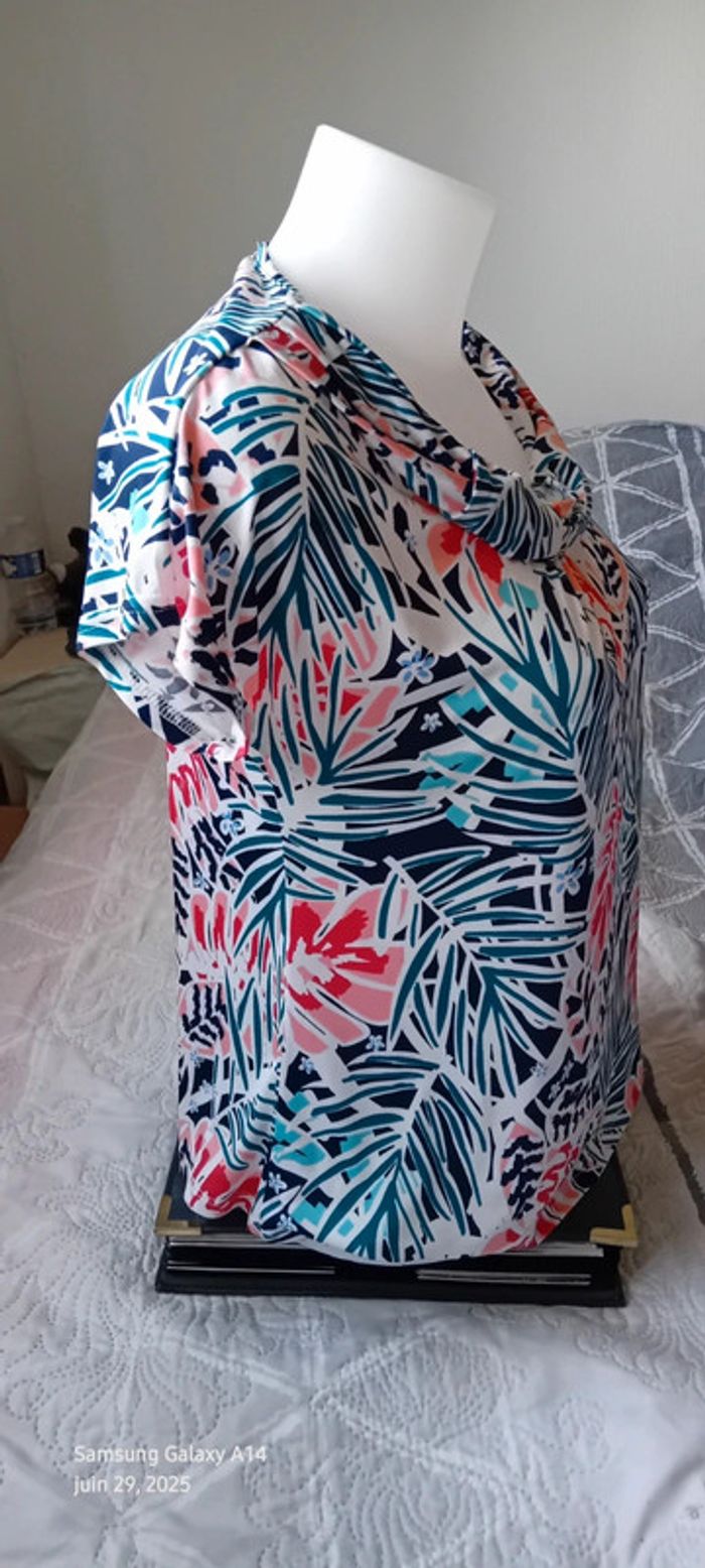 Haut fluide col bénitier imprimé fleurs feuilles tropicales multicolore femme M Riu - photo numéro 9