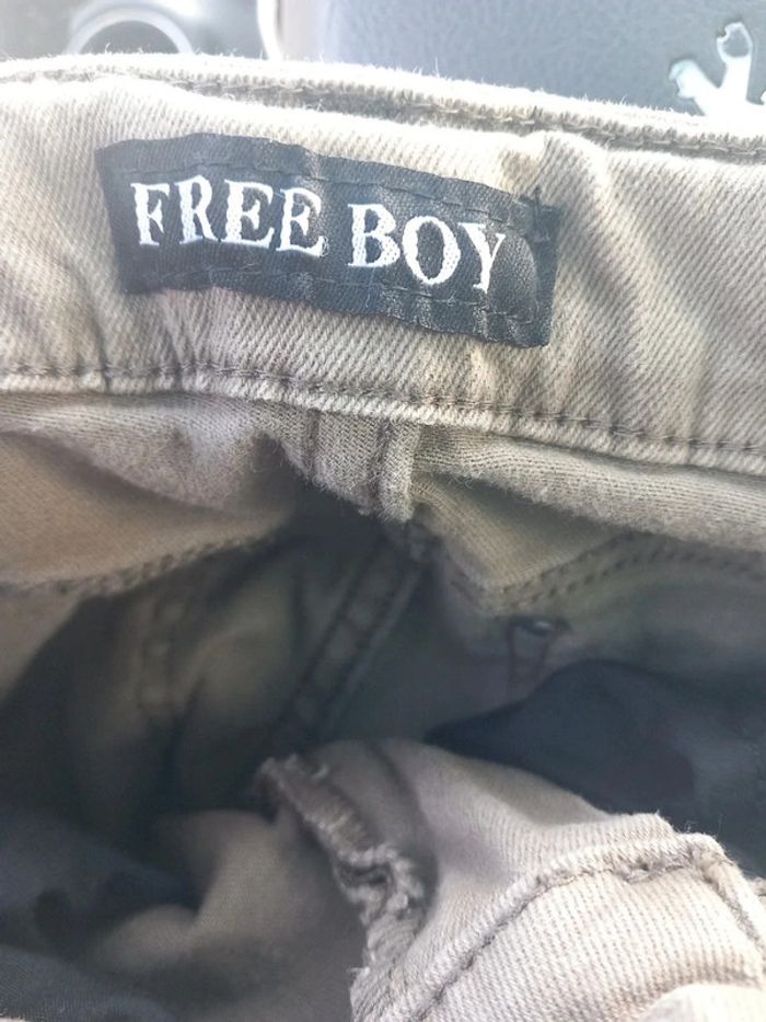 Pantalon cargo Free Boy kaki – 10 ans – Comme neuf - photo numéro 3