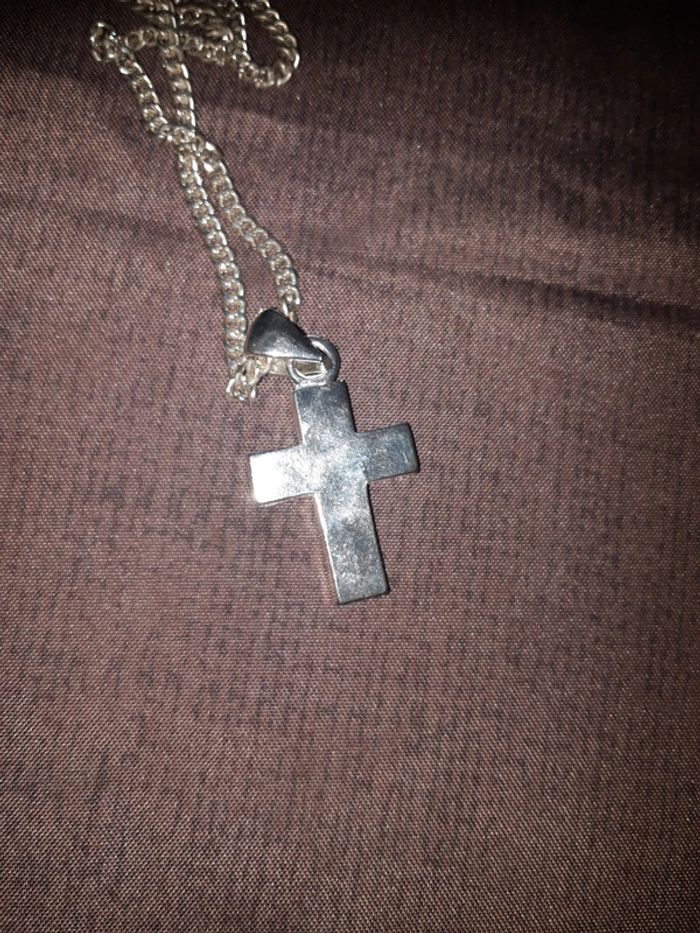 Chaine et croix en pendentif - photo numéro 4