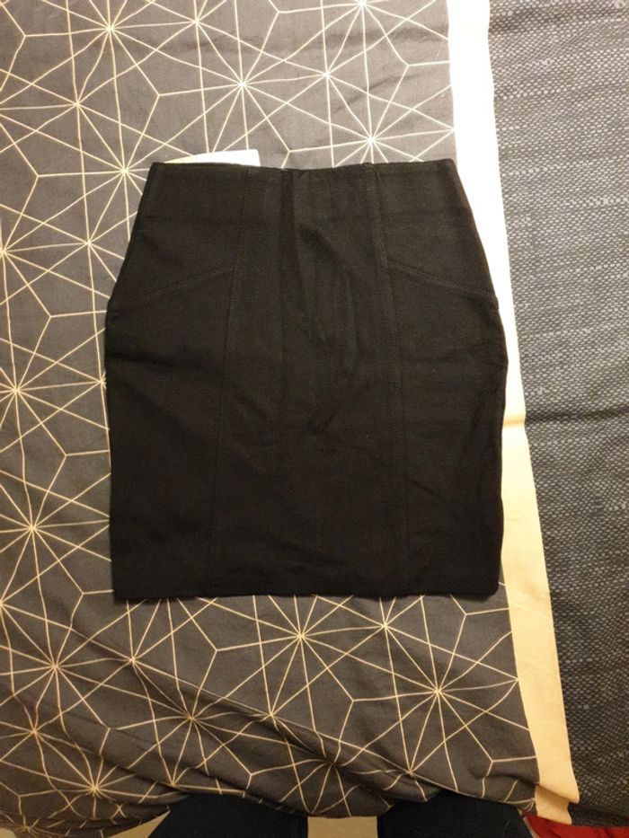 Jupe moulante - photo numéro 2