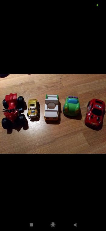 Petites voitures jouets