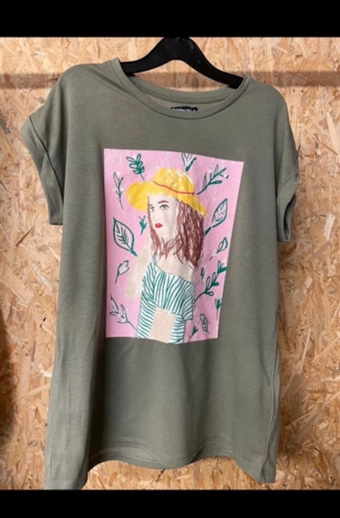T-shirt taille S neuf - photo numéro 3