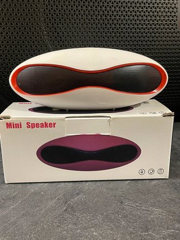 Mini enceinte Bluetooth Forme de Ballon de Rugby Radio mp3 10152