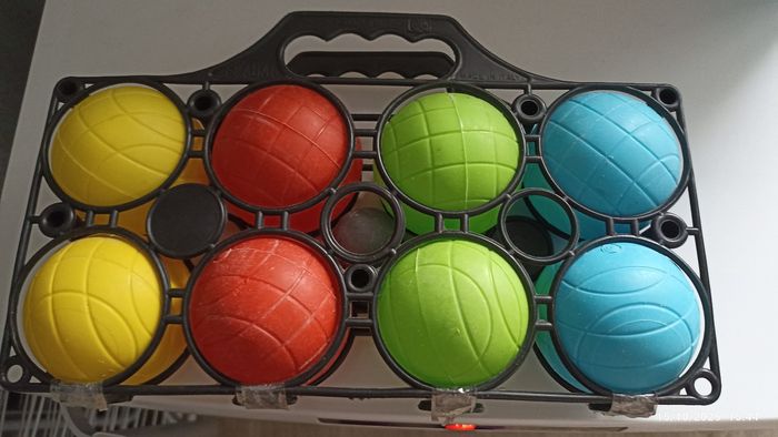 Boules de pétanque plastique 4 x 2 + cochonnet