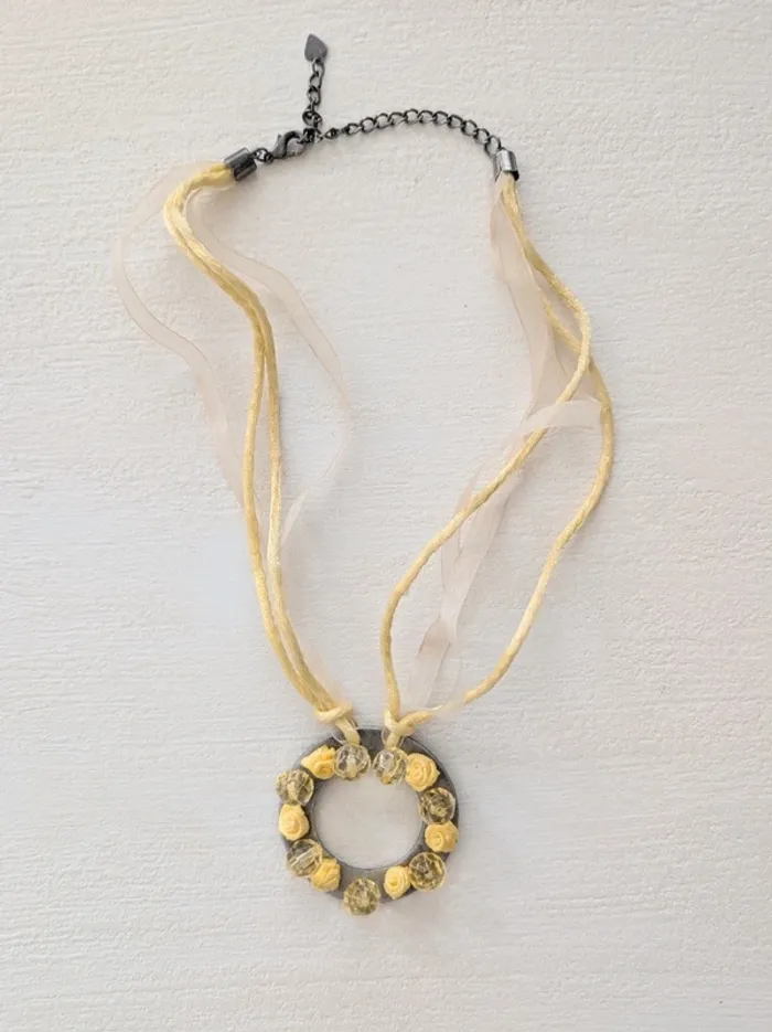 Collier jaune - photo numéro 3