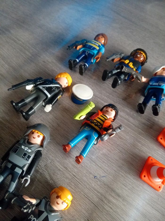 7 personnages playmobil - photo numéro 4