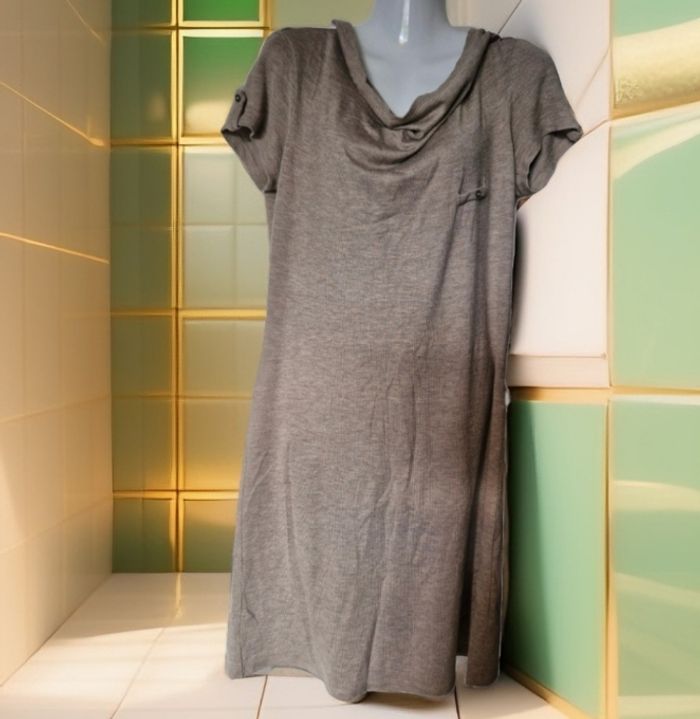 Jolie robe tunique col drapé