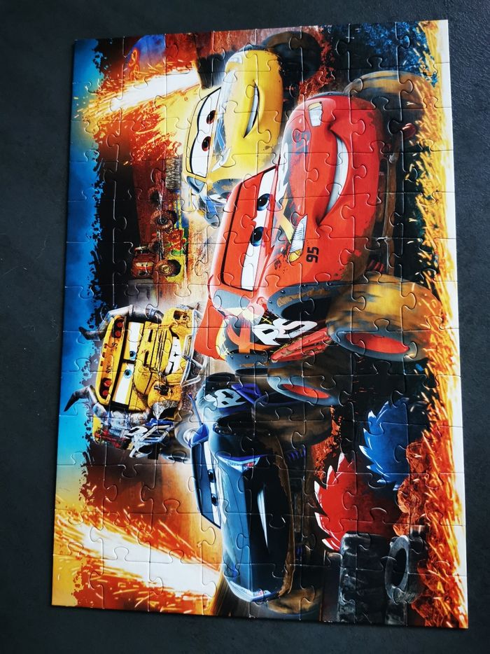 Puzzle cars 100 pièces.