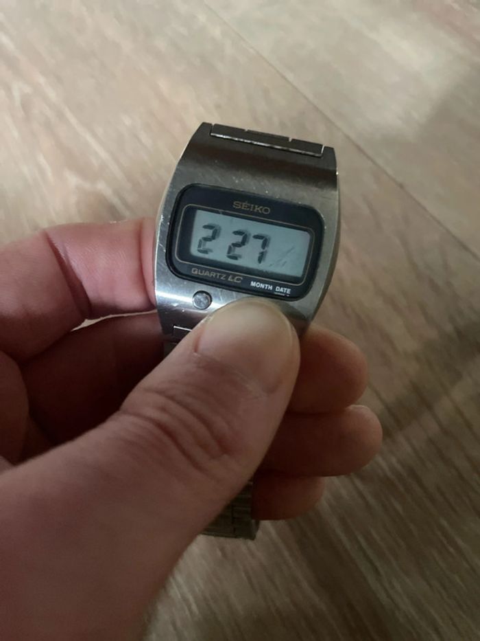Montre LCD - Seiko - 1976 - 1977 - 0439-5007 - Vintage - photo numéro 8