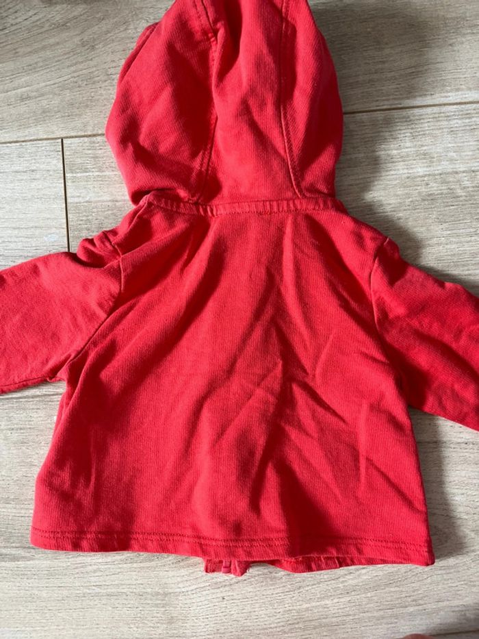 Gilet Obaïbi rouge 6 mois TBE - photo numéro 3