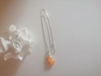 🌸Collier chaîne argentée et pendentif jaune naturel "le temple de yogi" 🌸