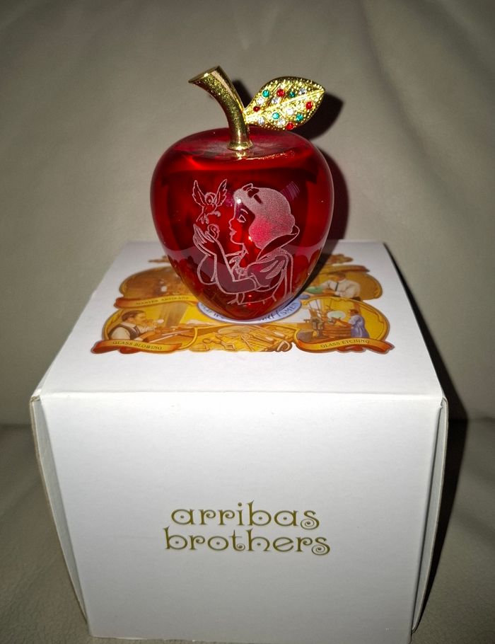 Superbe pomme rouge de Blanche Neige en verre Arribas Disney