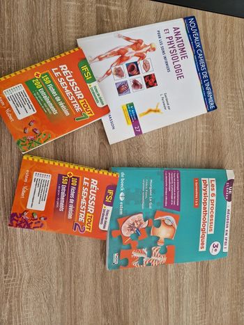 Lot de 4 livres pour école d'infirmiere