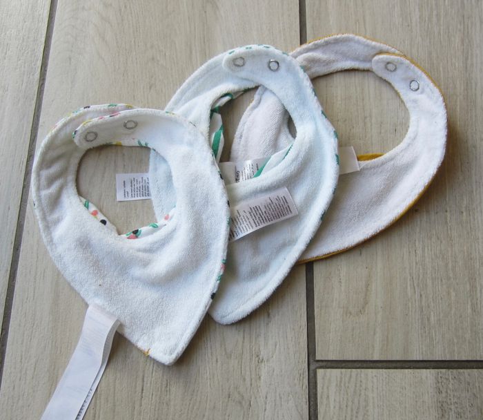 Lot de bandanas/bavoirs neufs - photo numéro 4